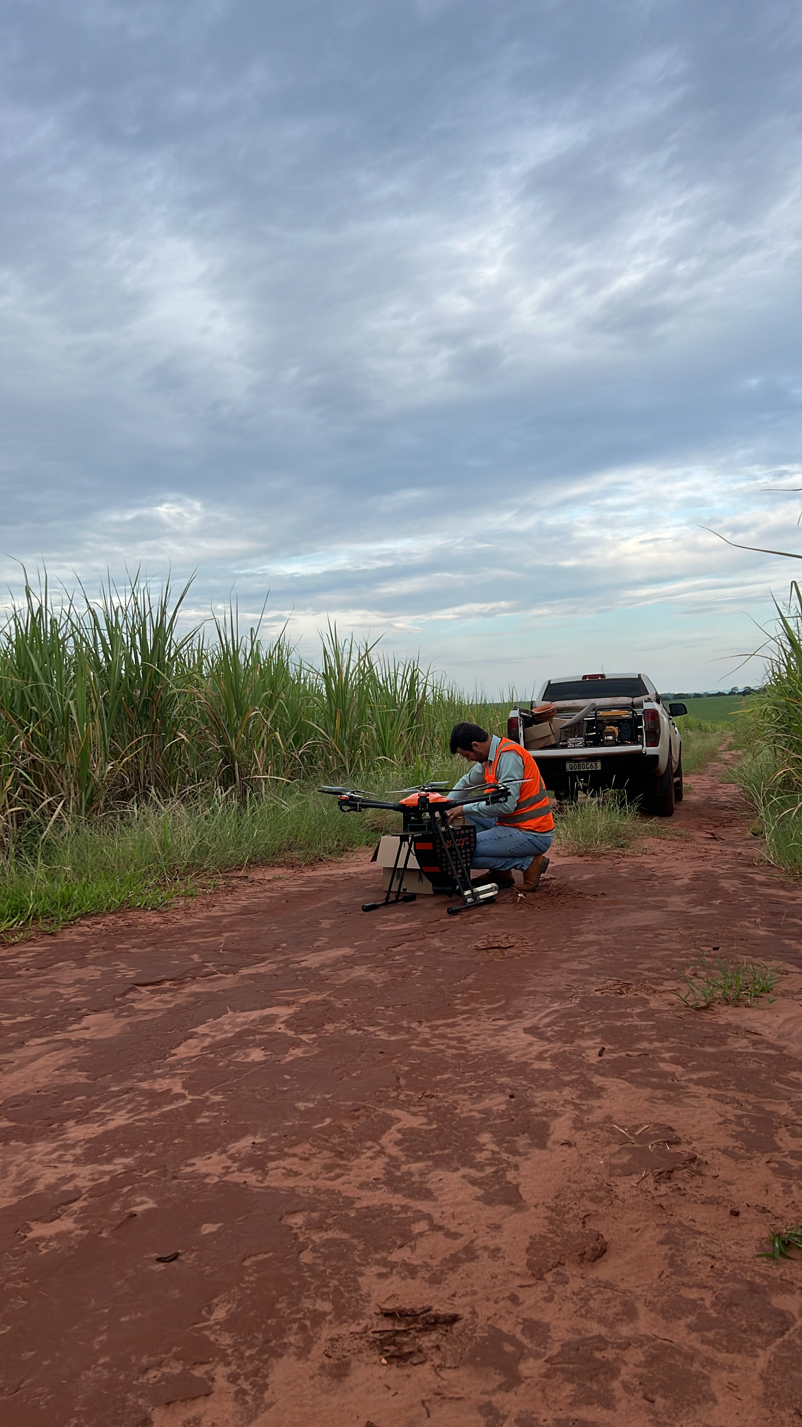 Operação com drone agrícola da M2 Drones Agrícolas — serviços de precisão no agronegócio