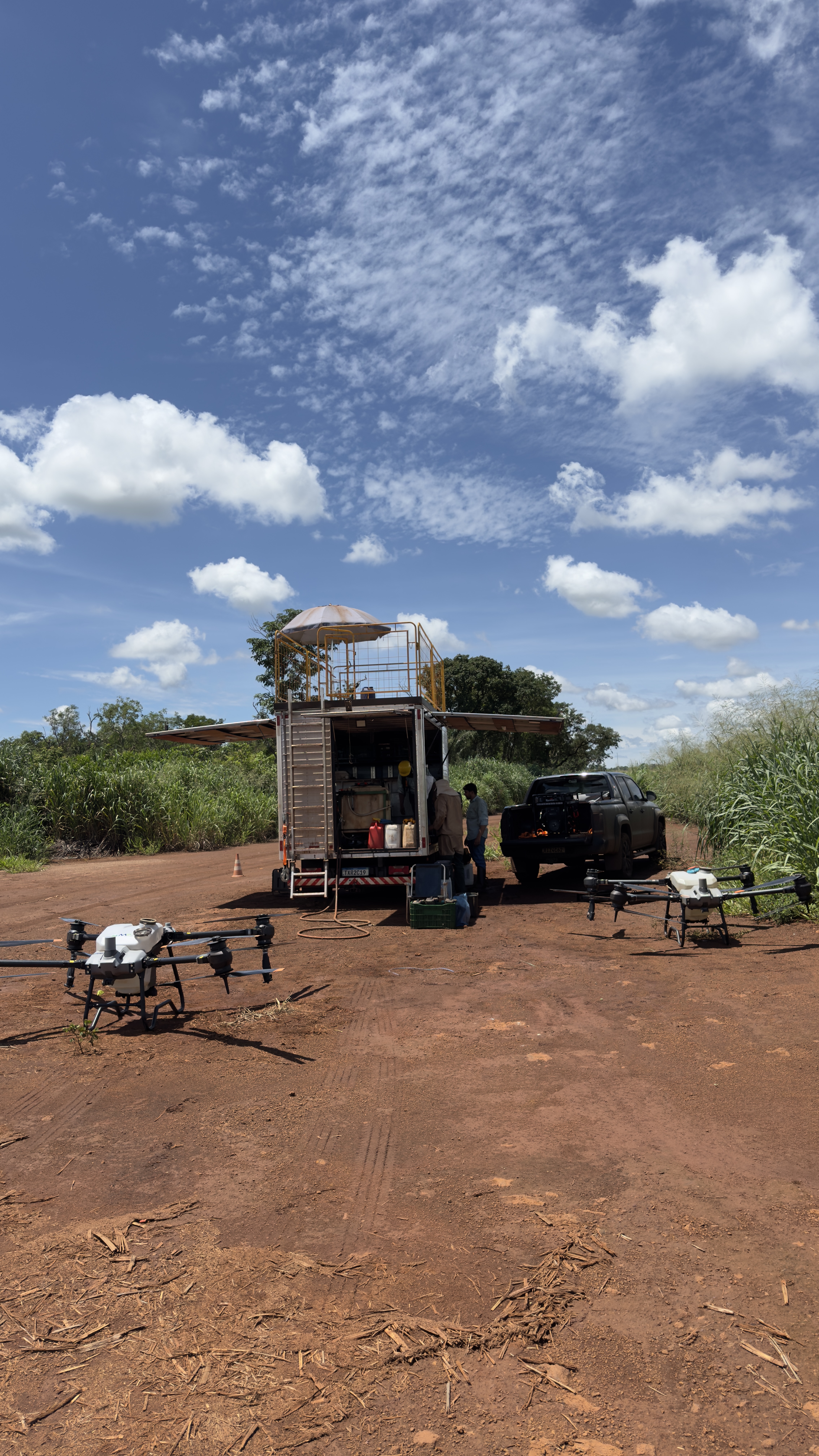 Operação com drone agrícola da M2 Drones Agrícolas — serviços de precisão no agronegócio