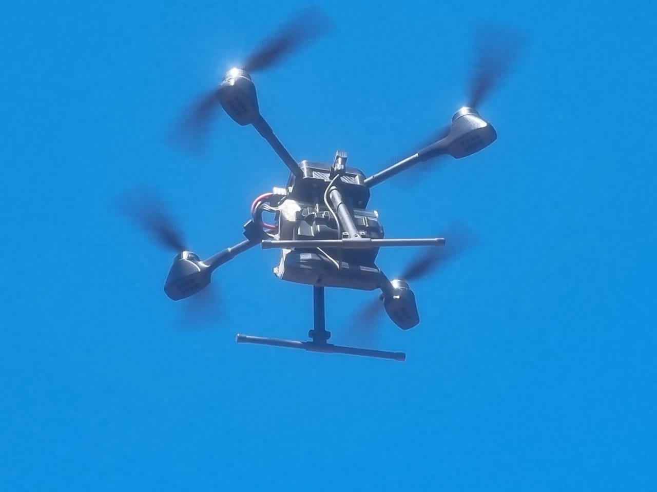 Liberação de Trichogramma pretiosum com drone — controle biológico em soja e cereais
