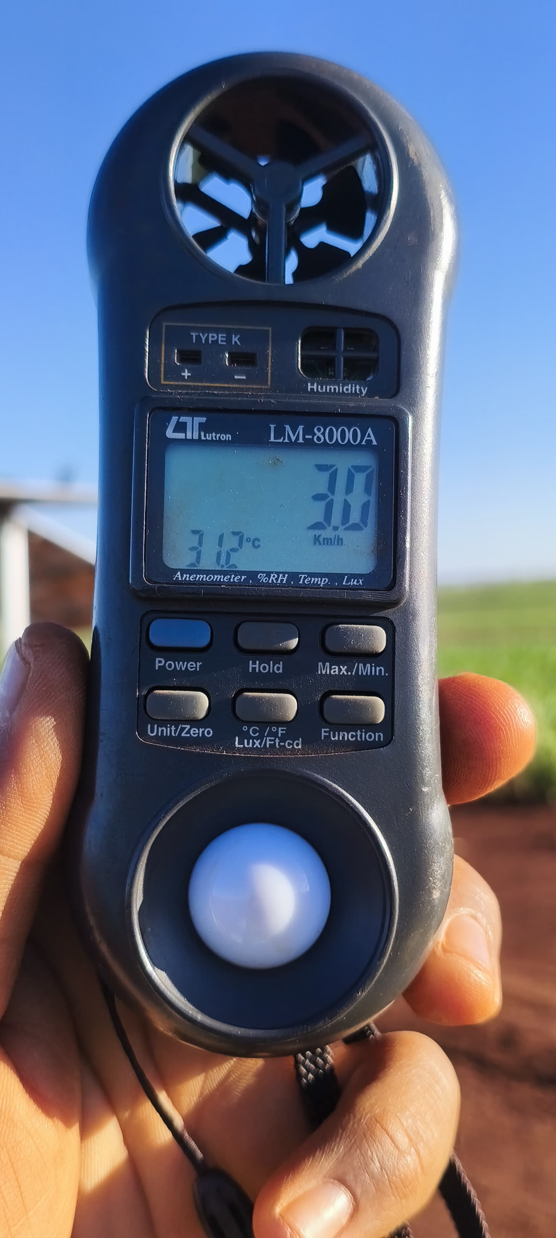 Anemômetro digital em campo