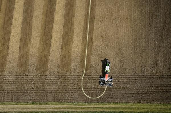 Configuração de sistema de guia RTK em campo — piloto automático agrícola Triângulo Mineiro